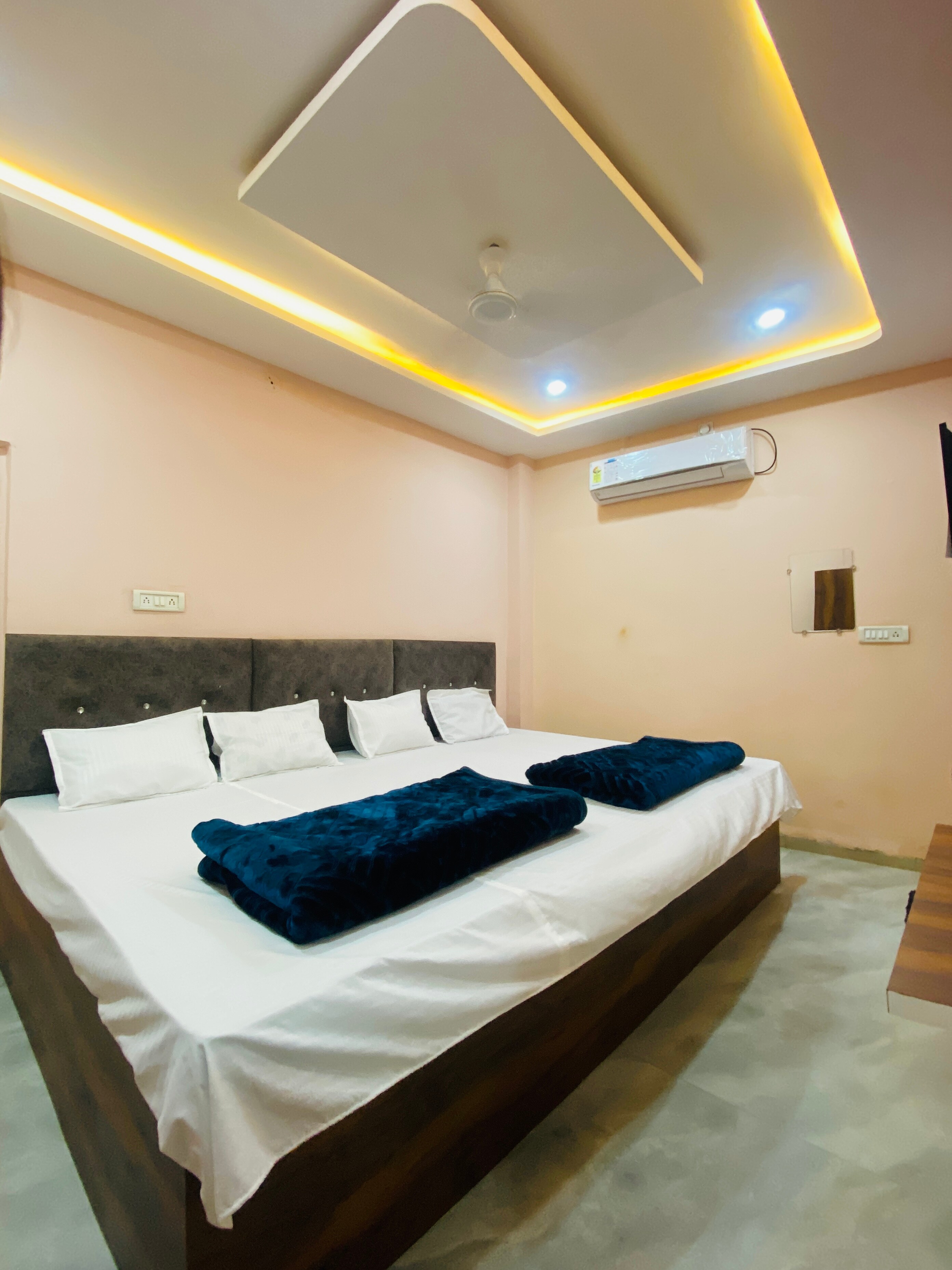 Hotel Shree Mohini Palace Ujjain - Tap to explore photos