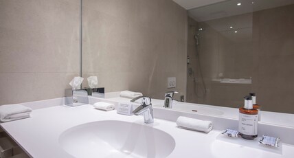 voco PODGORICA, an IHG hotel Room Type - 1 King Premium Smoking