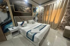 FabHotel The Red Carpet Rooms