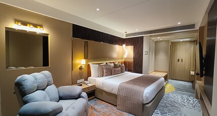 Effotel by Sayaji Indore Room Type - Suite room with City view and King Bed