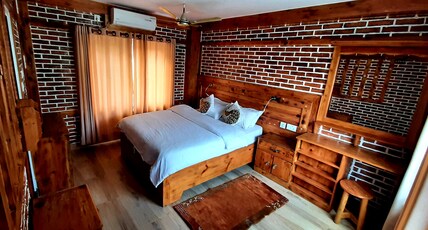 Kiwi Backpackers Hostel Room Type - Deluxe Double or Twin Room Kiwi Backpackers Hostel Room Type - Deluxe Double or Twin Room