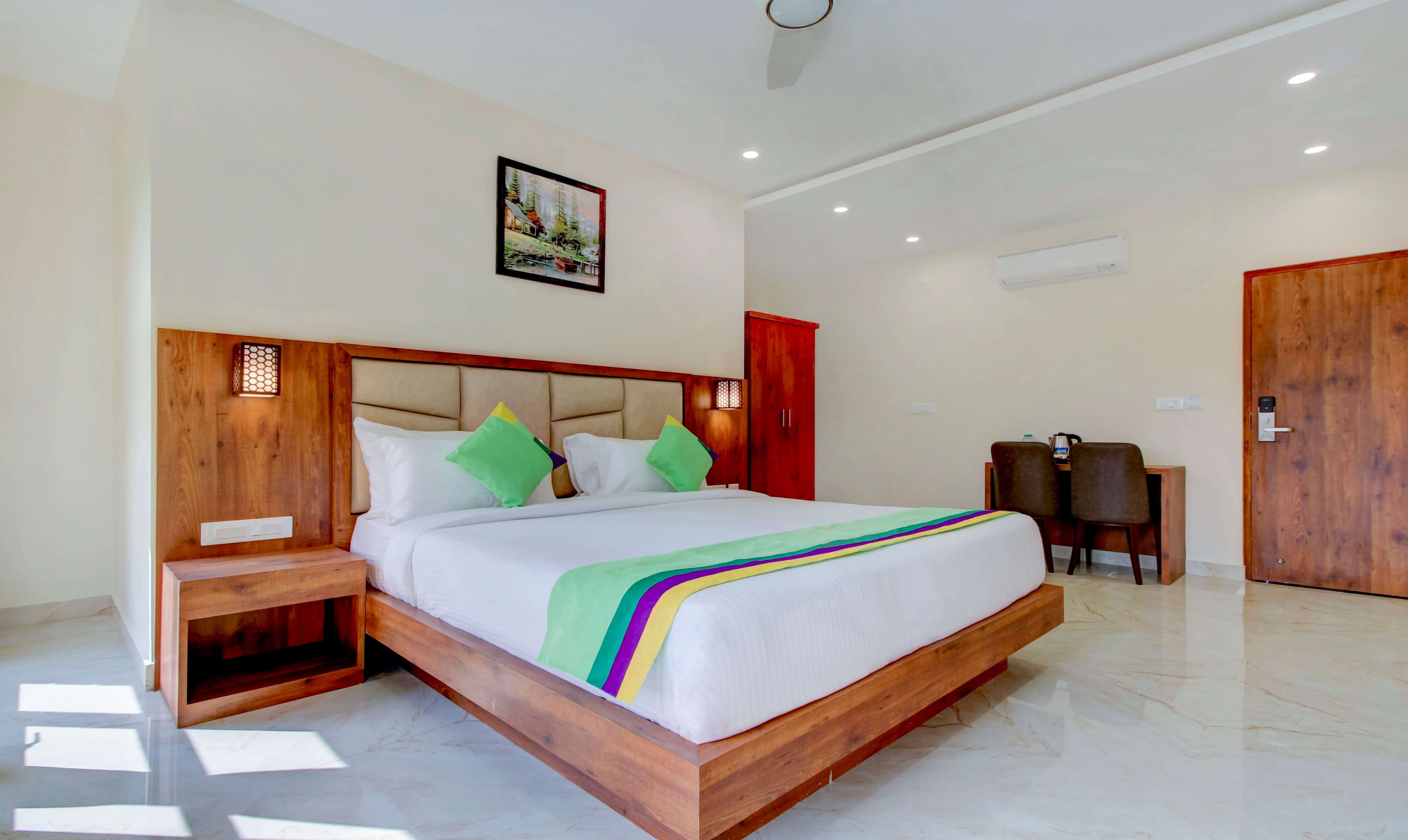 Treebo The Meridian, 10 Mins To Mahatma Gandhi Park - Tap to explore photos