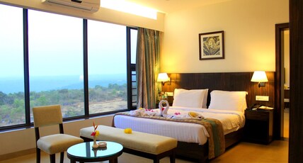 Greenleaf The Resort & Spa, Ganpatipule Room Type - Suite Room With Bathtub