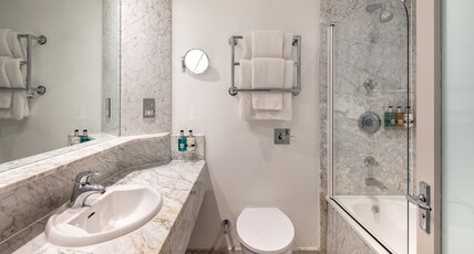 Guild Hotel Fitzrovia (Formerly Radisson Blu Euston) Room Type - Deluxe King Room