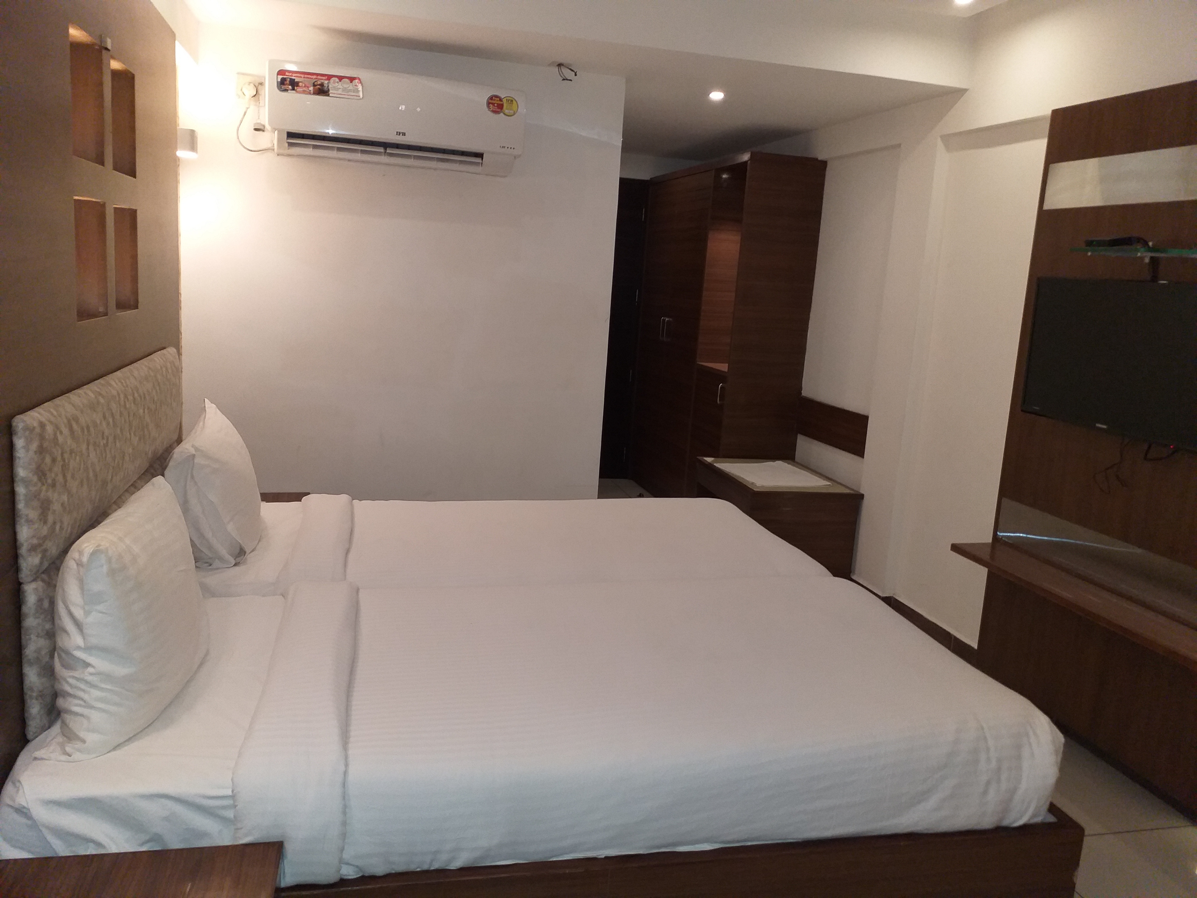 KLASE HOTELS, GUINDY - Tap to explore photos
