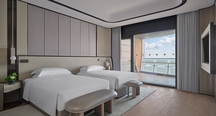 InterContinental Shanghai Harbour City, an IHG Hotel Room Type - 2 Double Premium Lake View Balcony