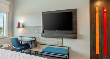Tru by Hilton Gastonia Room Type - 1 KING ACCESSIBLE TUB