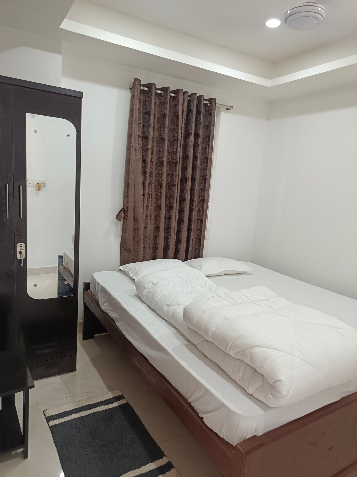 A stylish fully furnished 3BHK apartment Wi Fi - Tap to explore photos