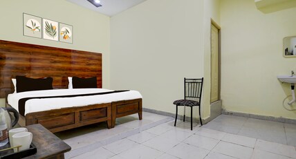 SPOT ON SRI KARTHIK GRAND INN Room Type - Classic
