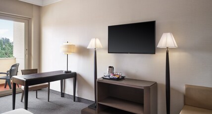Crowne Plaza Rome-St. Peter's Hotel & Spa Room Type - 1 King Standard Pool View Crowne Plaza Rome-St. Peter's Hotel & Spa Room Type - 1 King Standard Pool View