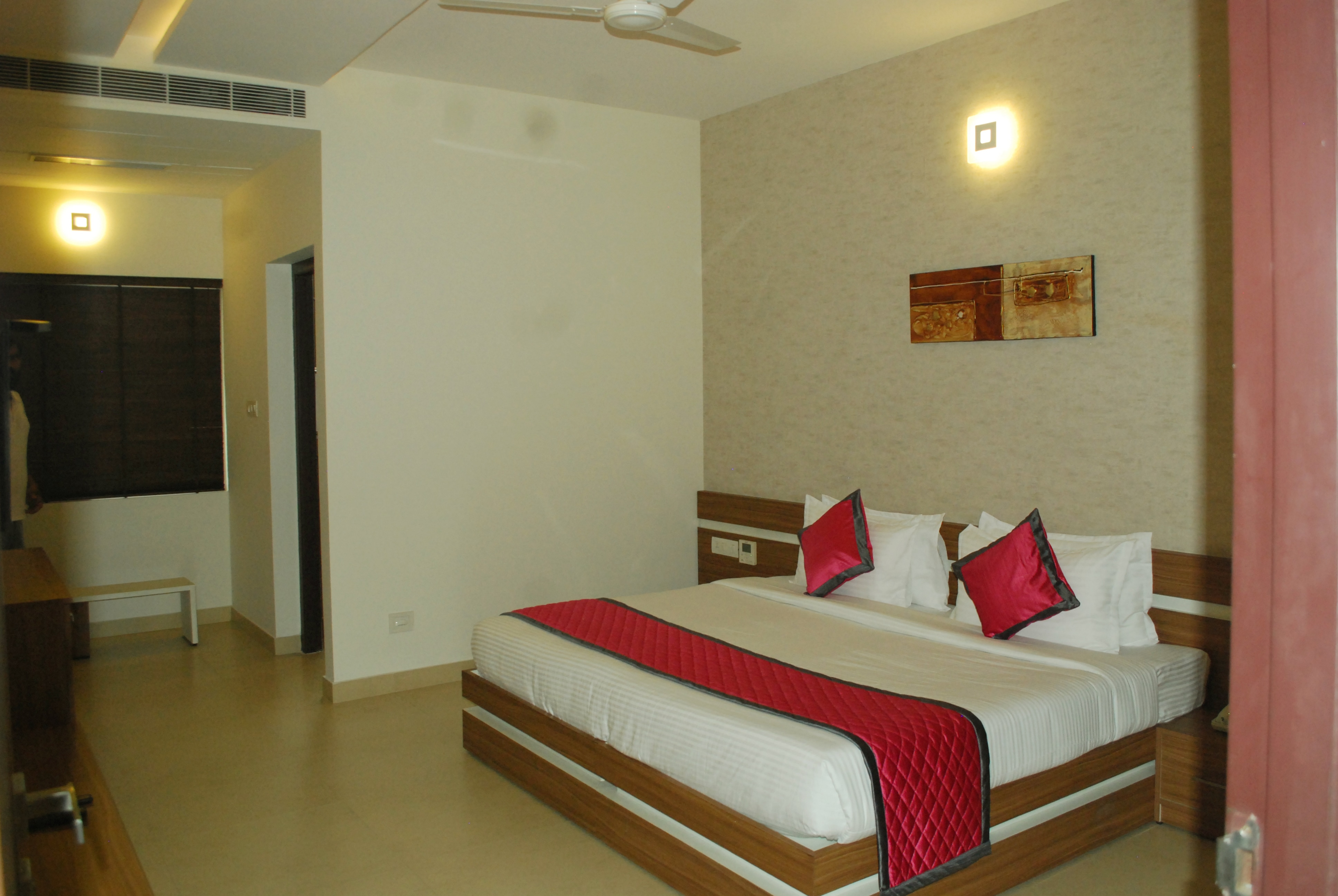 Lantern Apart hotel - Tap to explore photos