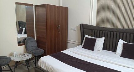 Sudan in hotel zirakpur highway Room Type - Deluxe Room Sudan in hotel zirakpur highway Room Type - Deluxe Room
