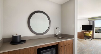 Hampton Inn by Hilton Carefree Room Type - 2QNS STE MIC FRIDG  NS BAL