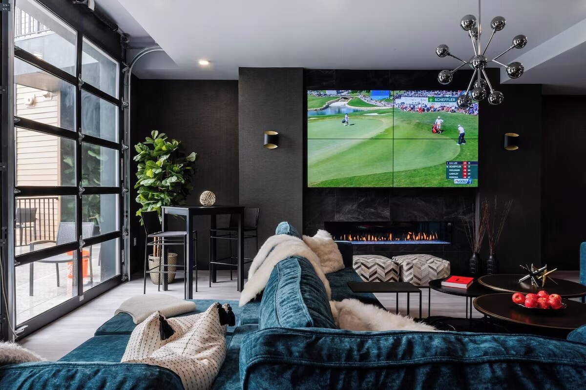 King 1BR Apt w/ Cozy Den & Luxury Amenities - Tap to explore photos