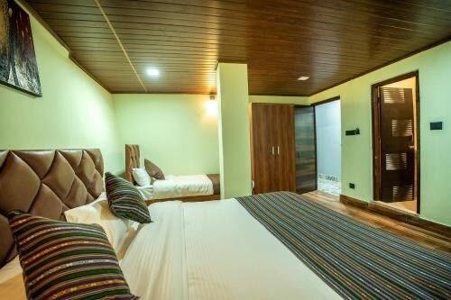Padmashree Hotel & Spa - Tap to explore photos