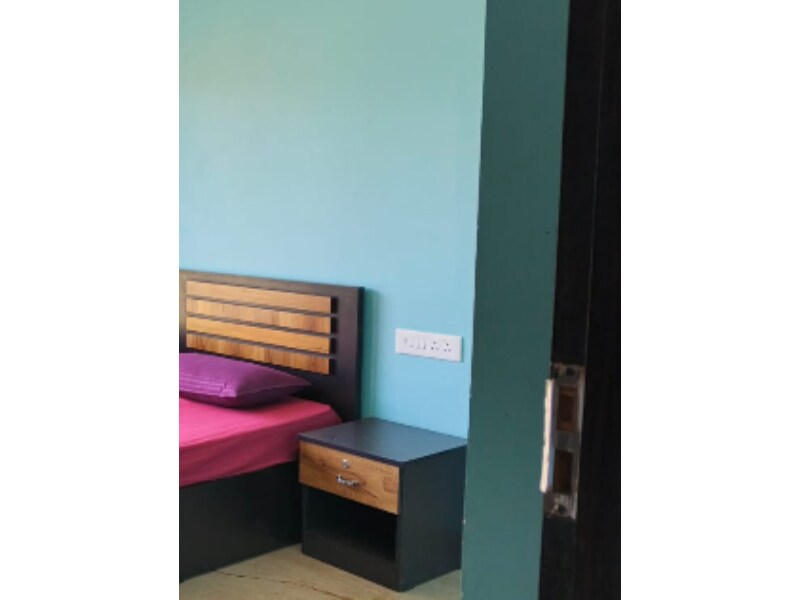 S M Homestay |Rooms In an Apartment - Tap to explore photos