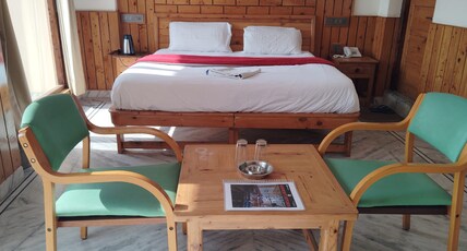 Hotel CM Palace - Pure Vegetarian Room Type - Super Deluxe Room with Private Balcony