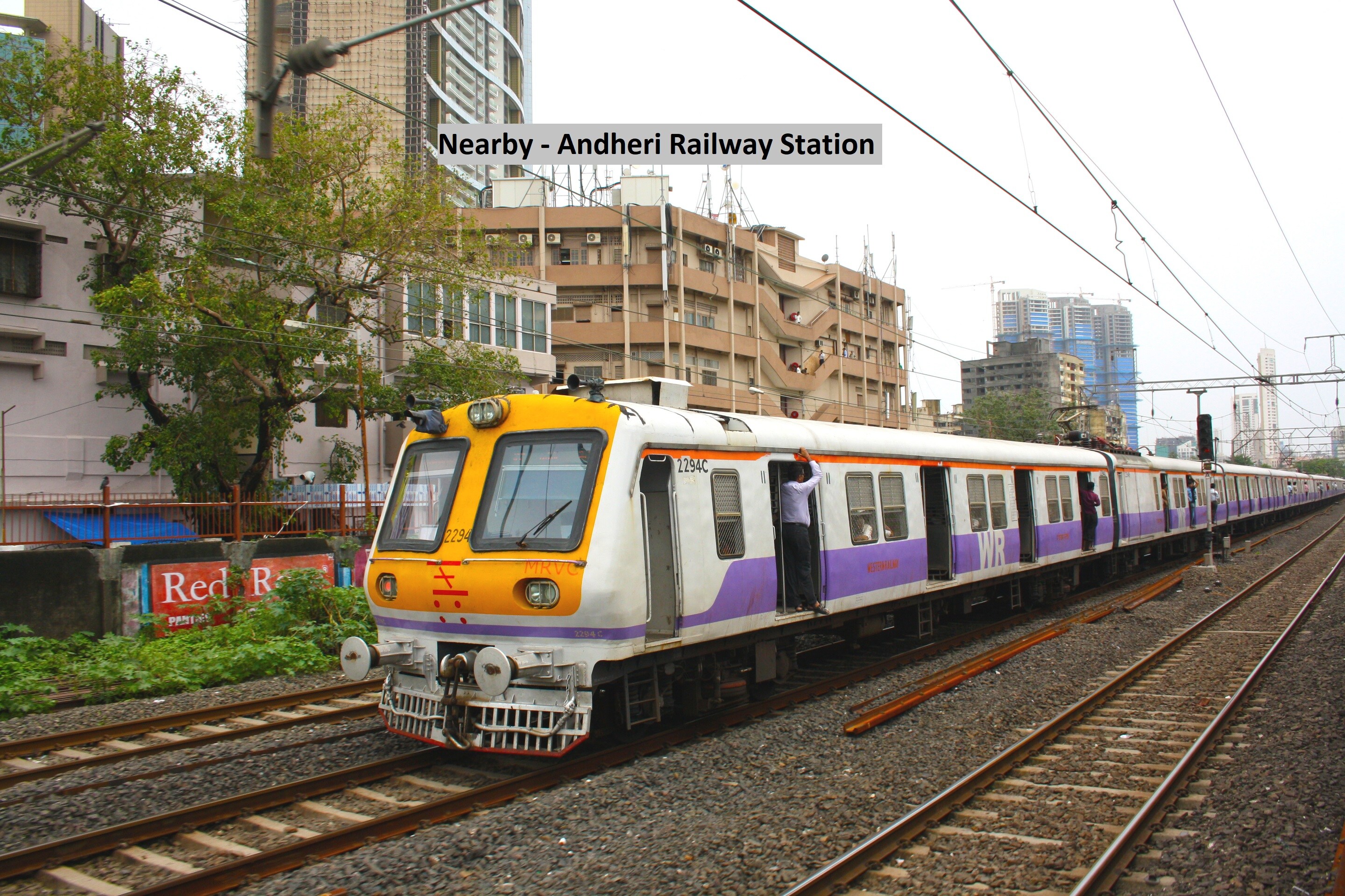Hotel O Golden Nest Near Chhatrapati Shivaji International Airport - Tap to explore photos