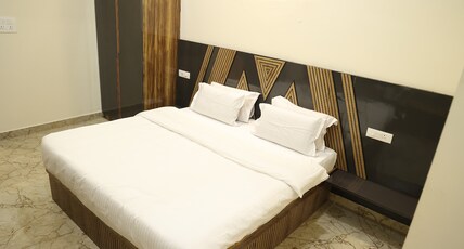 Hotel Aaryan Comforts Room Type - Deluxe Non AC