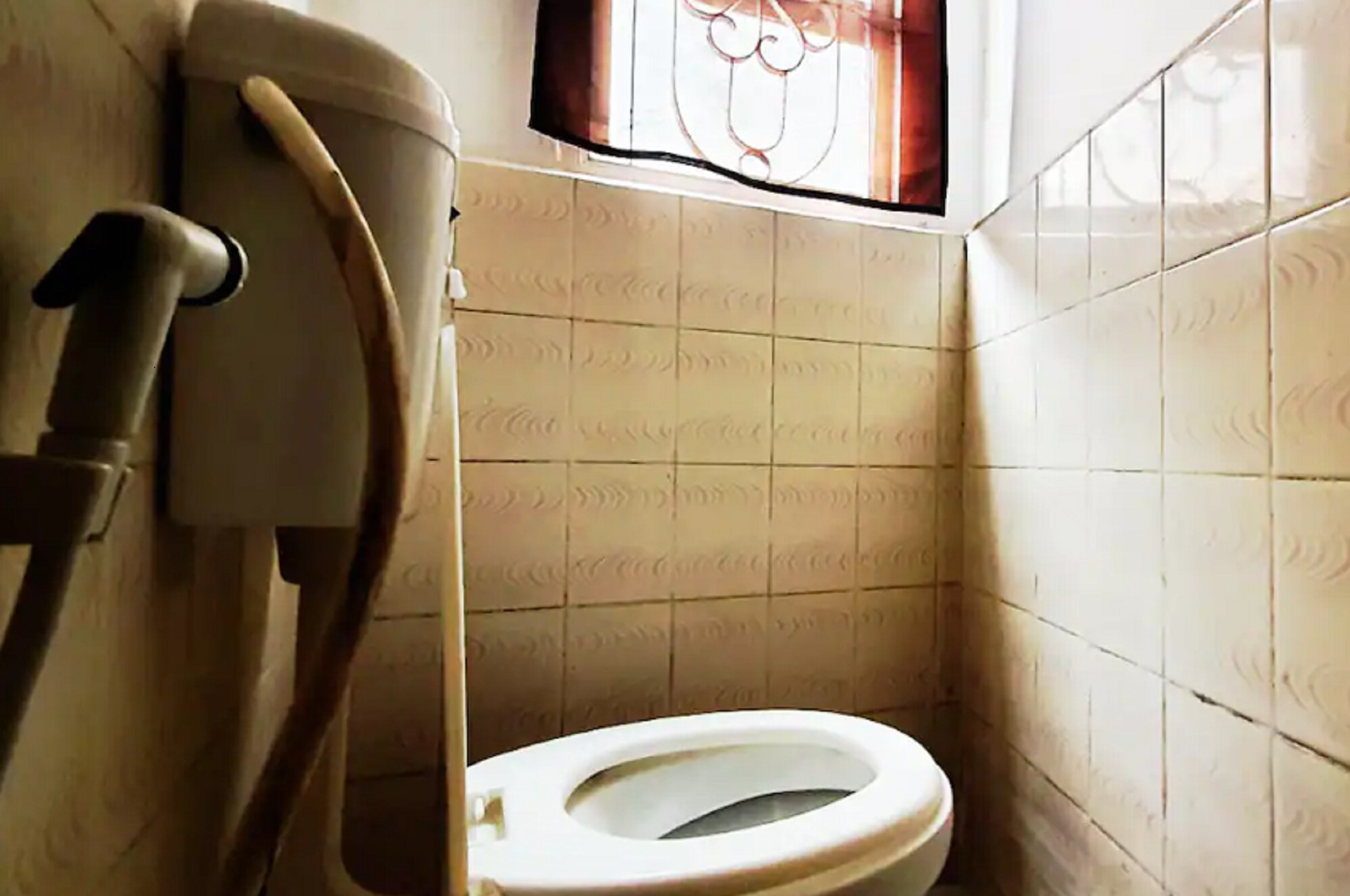 INDIRANAGAR TOWNHOUSE - Tap to explore photos