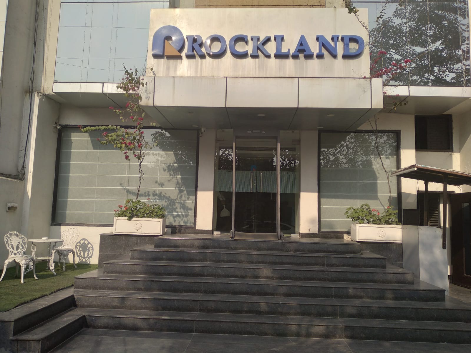 Hotel Rockland (Panchsheel Enclave) - Tap to explore photos