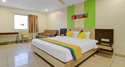Itsy Hotels G Square Room Type - Deluxe Family Room