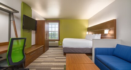 Holiday Inn Express Phoenix-Airport/University Drive Room Type - 1 King Jr. Suite Communications Mobility Accessible Tub