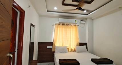 Sree Balaji Grand Room Type - Queen Bed Room 2 pac