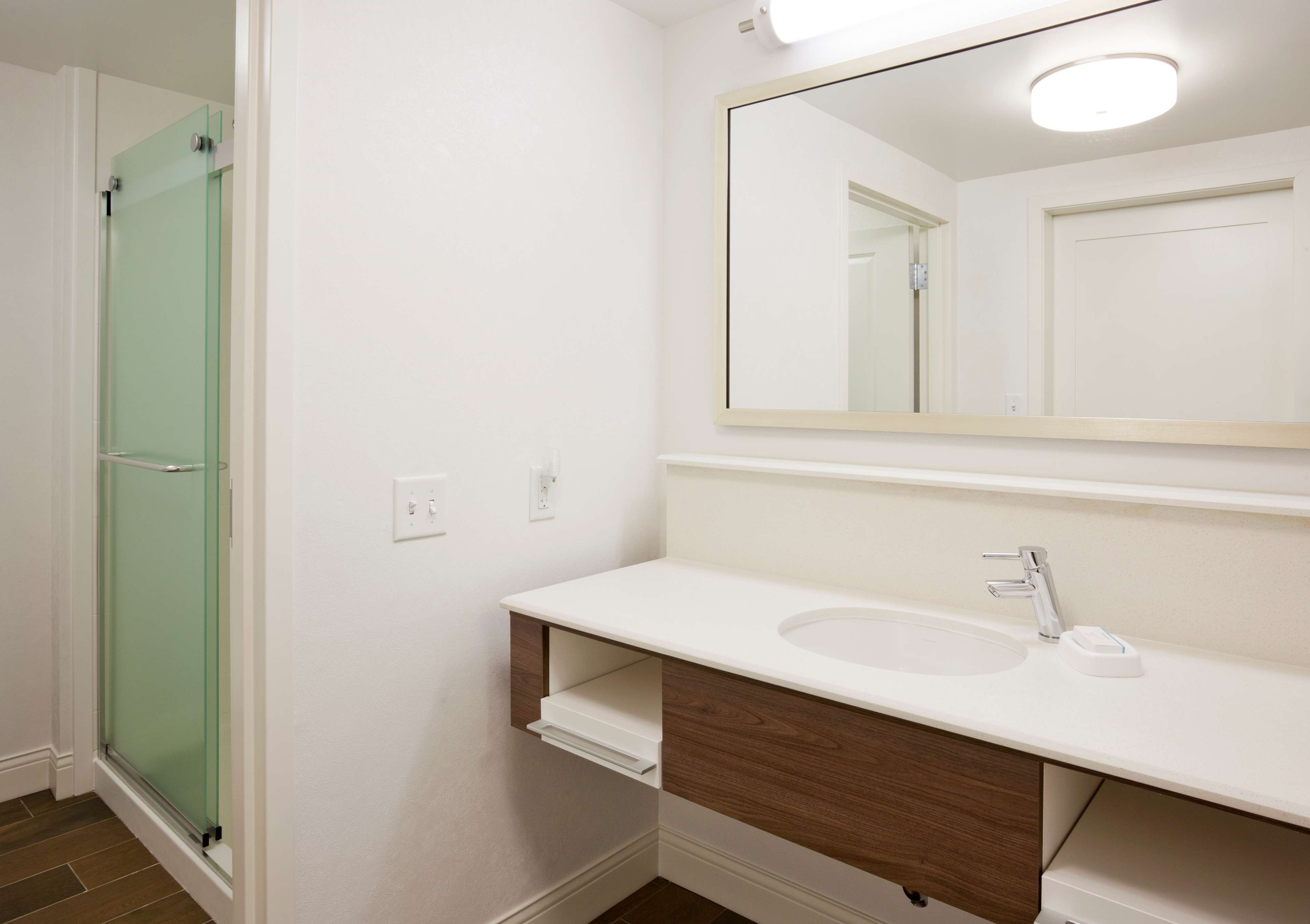 Hampton Inn by Hilton Minneapolis Bloomington West - Tap to explore photos