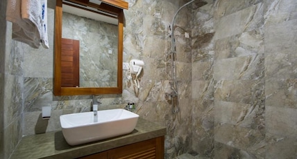 Ceyloni City Hotel Room Type - Deluxe Triple Room Ceyloni City Hotel Room Type - Deluxe Triple Room