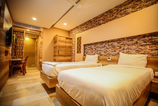 Flora Park Inn