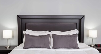 Baymont by Wyndham Glenview Room Type - 1 King Bed, Non-Smoking