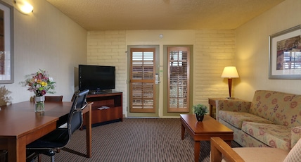DoubleTree Suites by Hilton Tucson Airport Room Type - 1 KING ADA MOBILITY TUB NS