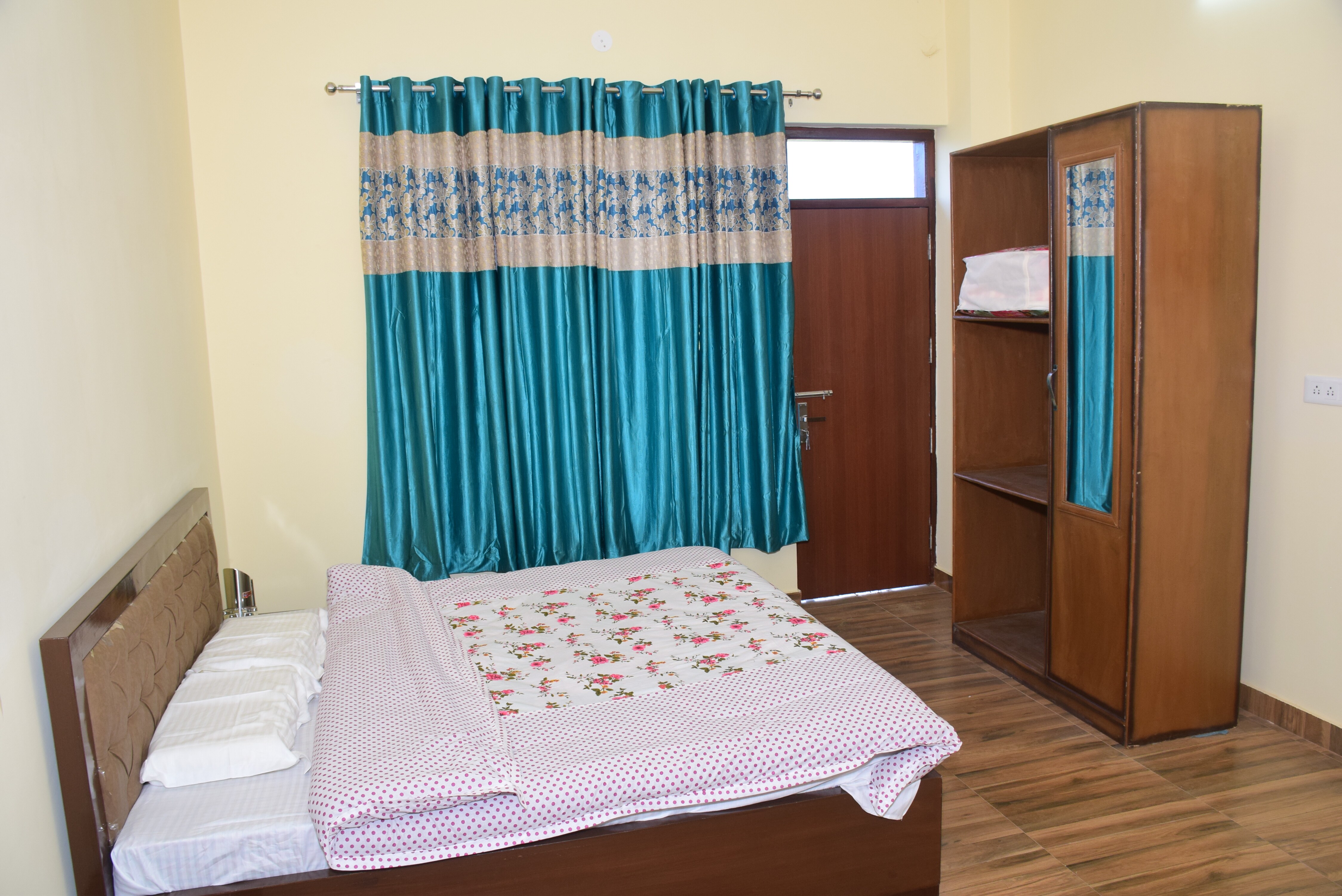 Hotel Baghal Valley - Tap to explore photos
