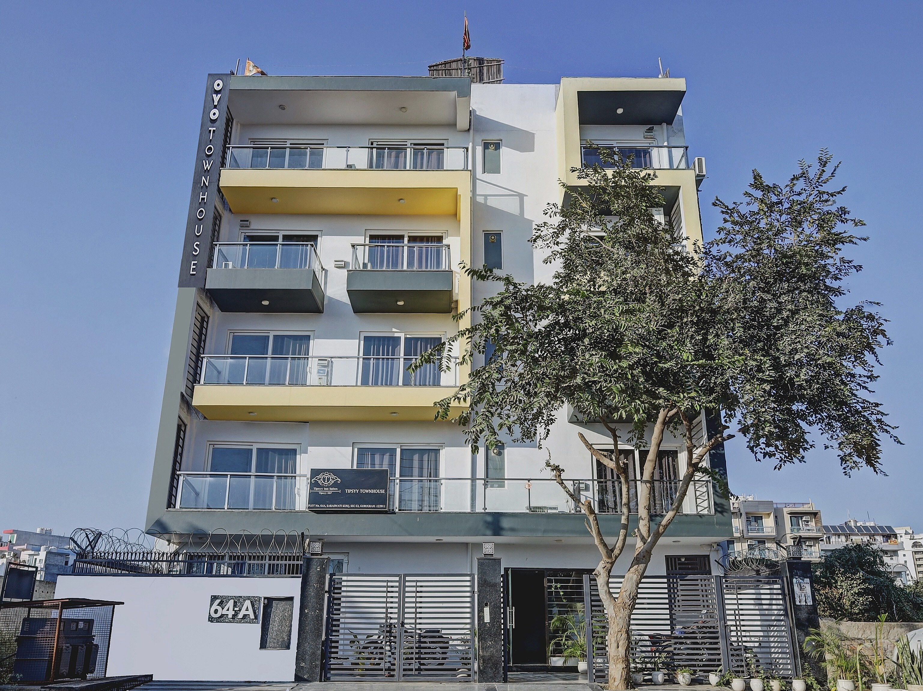 Super Townhouse Tipsyy Near Bestech Central Square Mall - Tap to explore photos