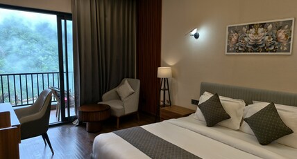 Kamlodabhavi Resort Room Type - Luxury Room with Balcony and Mountain View