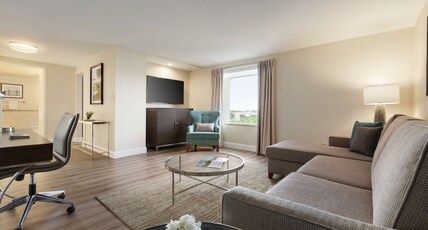 Hotel Ballast Wilmington, Tapestry Collection by Hilton Room Type - 2DBL BEDS HIST VW JNR STE