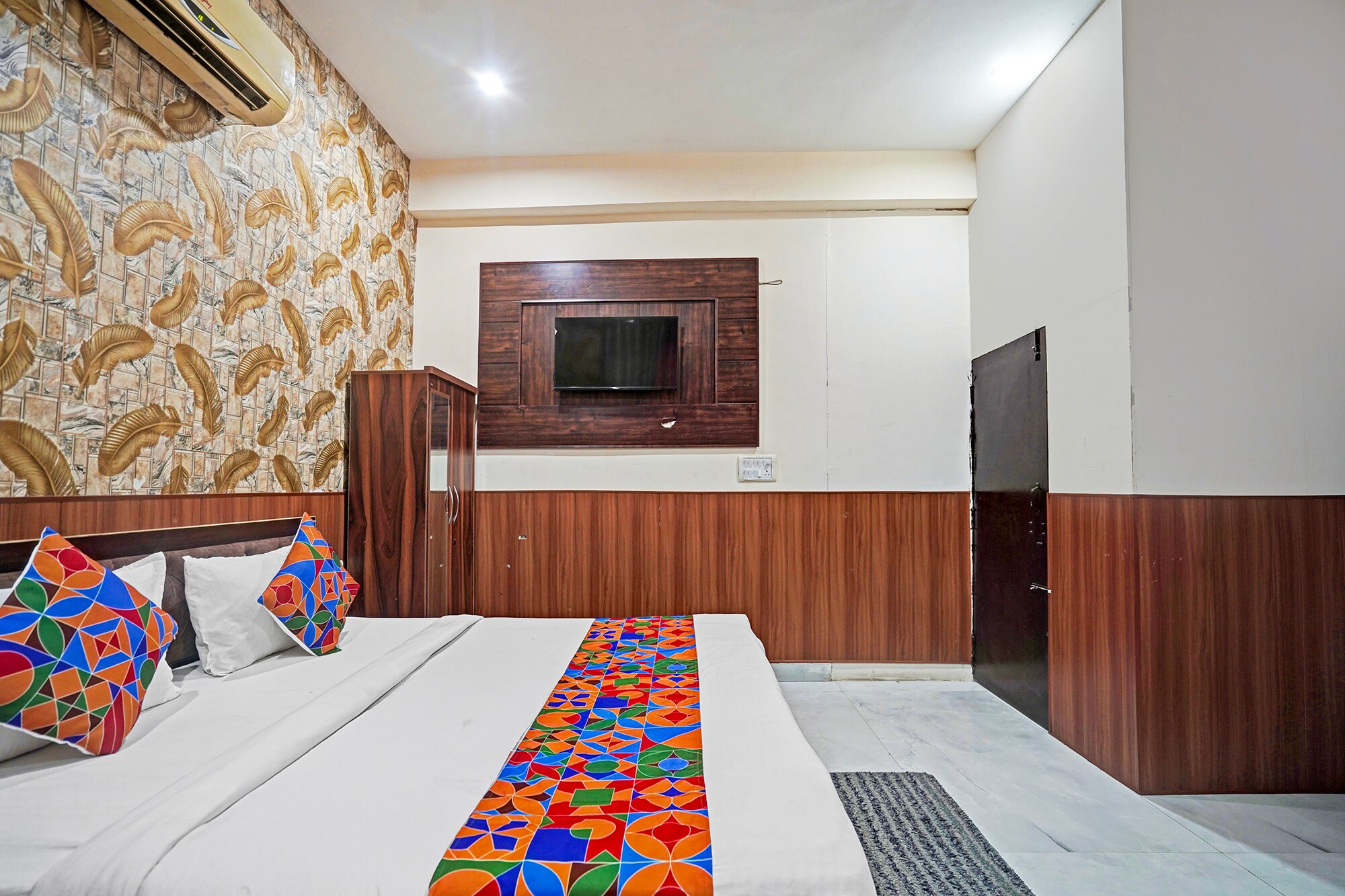 Via Comfort Inn - Tap to explore photos