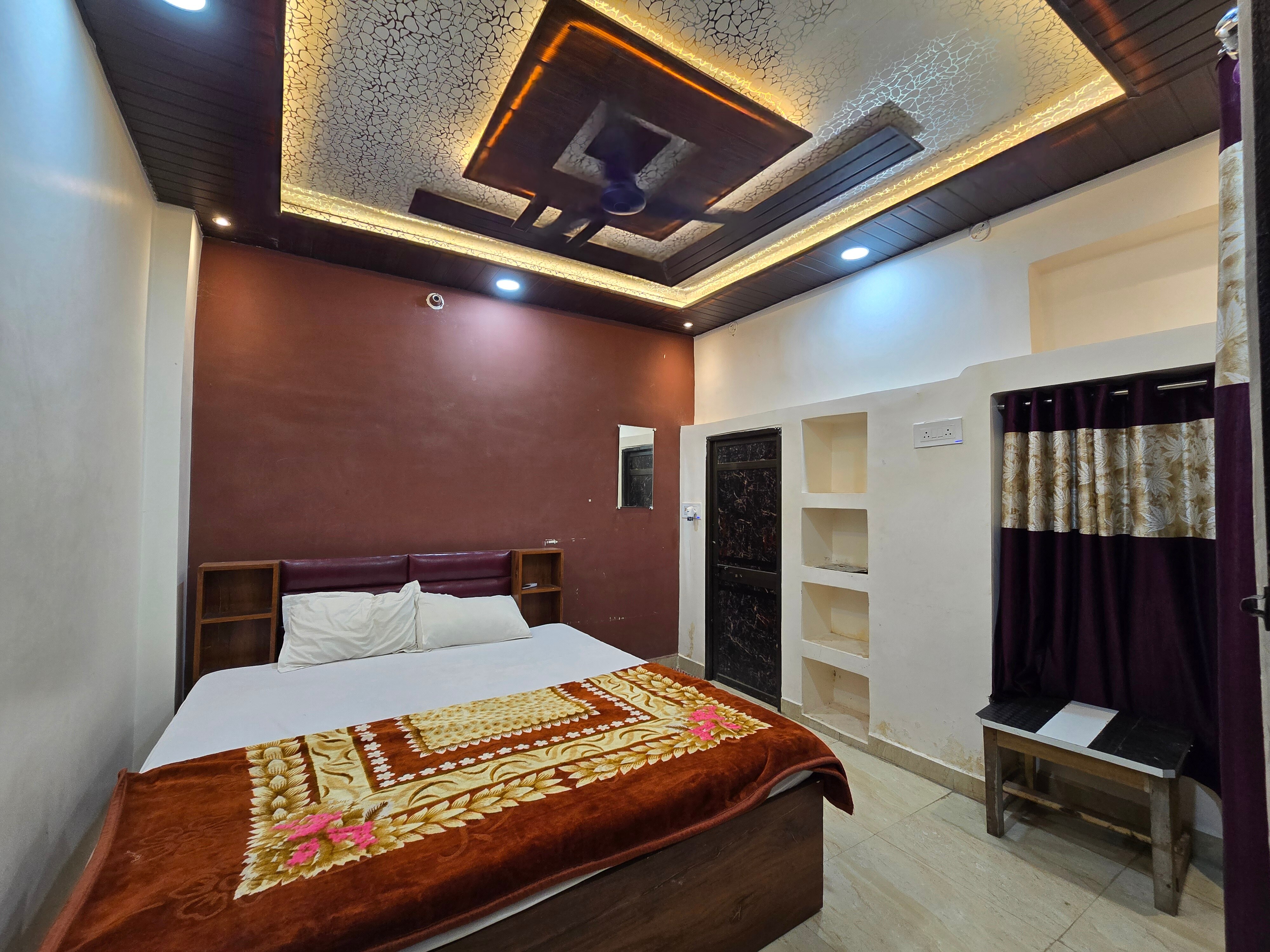 Guru Kripa Guest House - Tap to explore photos