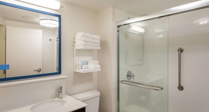 Hampton Inn by Hilton Minneapolis/Eagan Room Type - 1 KING BED NONSMOKING