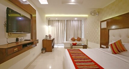 Hotel Diamond Plaza Room Type - Regal Room with Work Desk