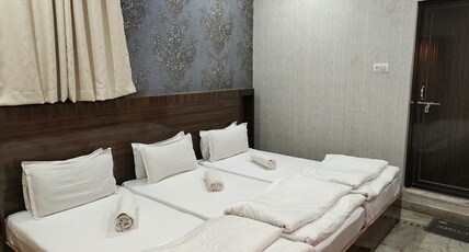 SHIVRATRI GUEST HOUSE Room Type - Super Deluxe Triple Bed Room