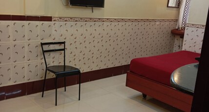 SRI LAKSHMI RESIDENCY PORUR Room Type - Deluxe triple Bed Room