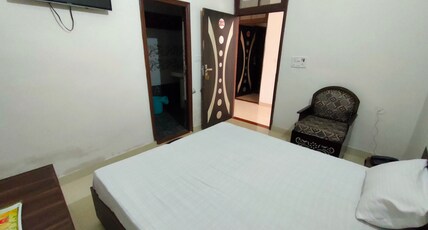 Arjun Guest House Room Type - Deluxe Non AC Room