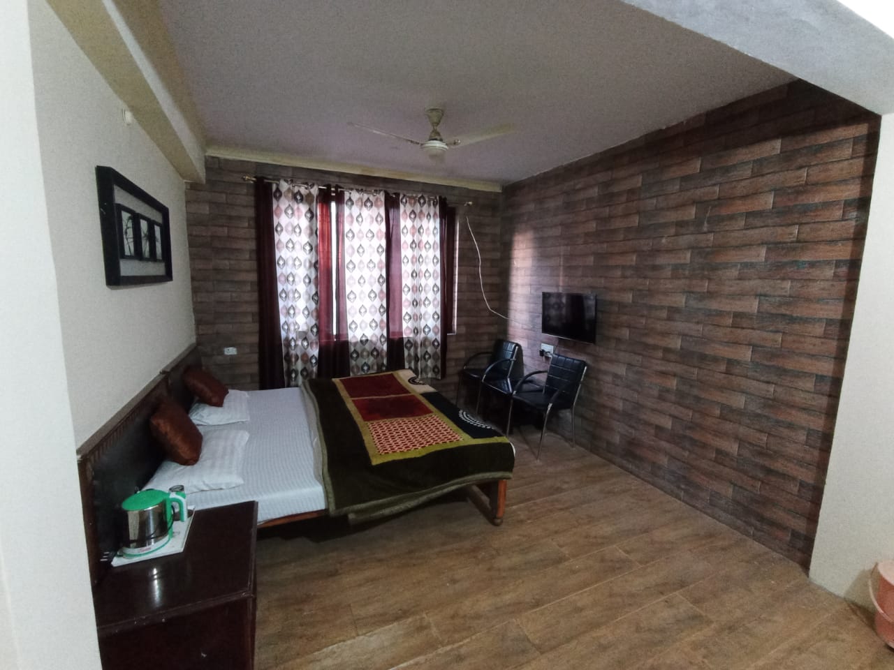 Nainital Willows - Lake View Rooms - Tap to explore photos