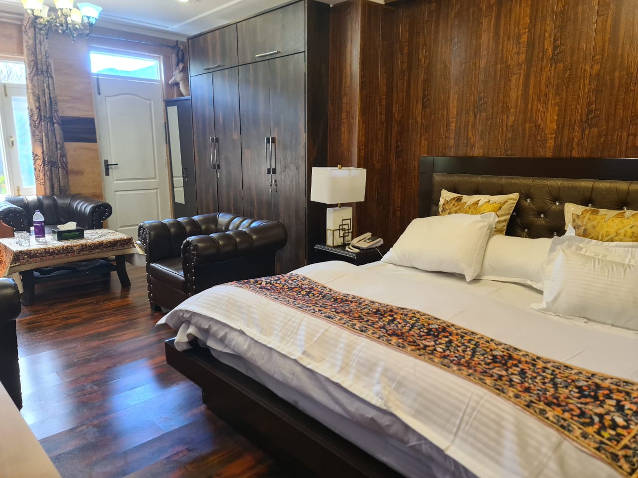 KASHMIR EDITION Homestay - Tap to explore photos