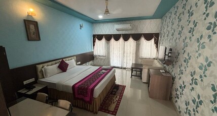 HOTEL YASH INN Room Type - DELUXE ROOM