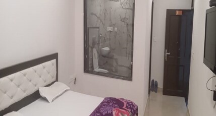 HOTEL NARULA Room Type - Deluxe Room