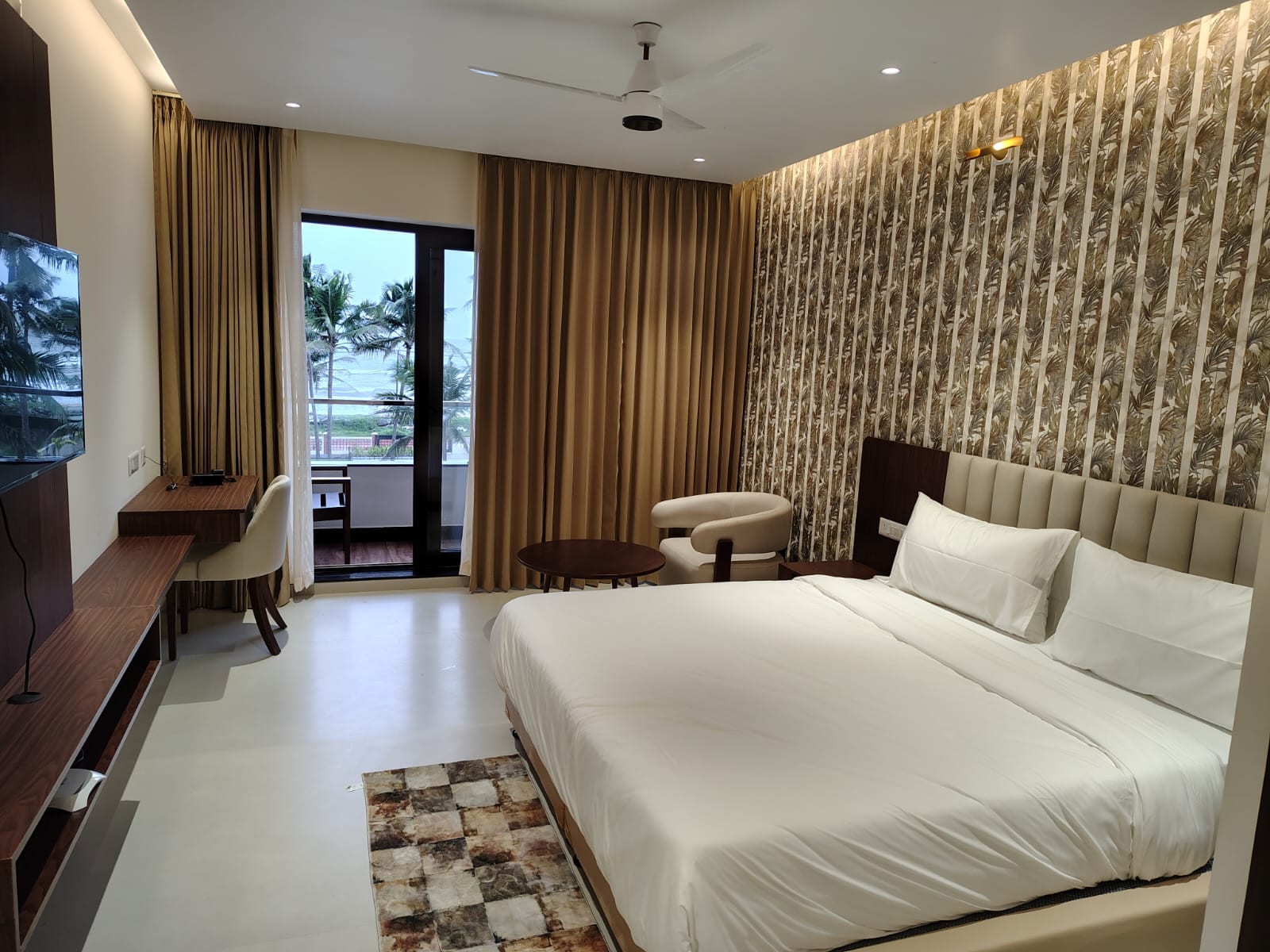 Tidal Crest Beach Resort - Tap to explore photos