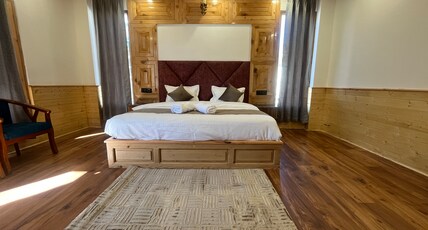 Hotel Vishu Villa Manali Room Type - SUPER DELUXE ROOM WITH BALCONY